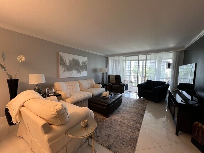 Building Photo - 3212 S Ocean Blvd