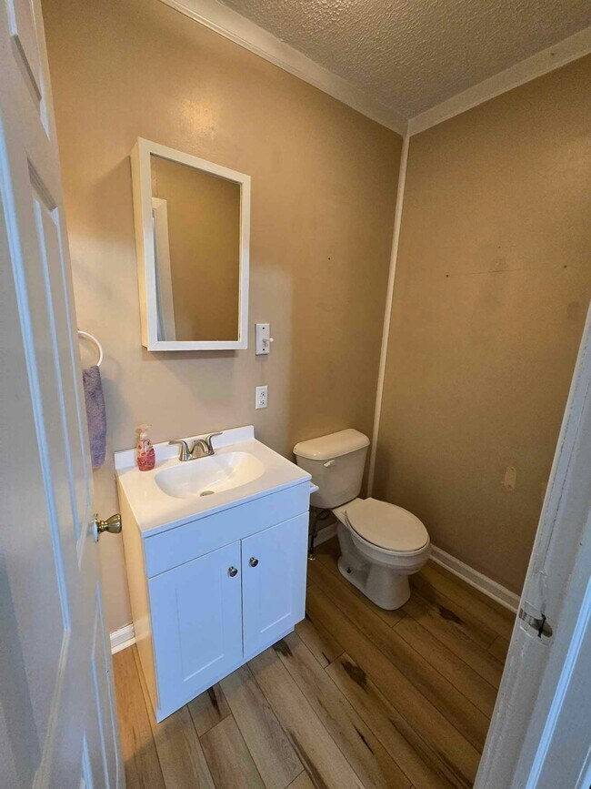 Building Photo - 7376 N Bergen Rd