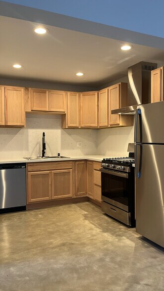 Building Photo - 216 N Burlington Ave