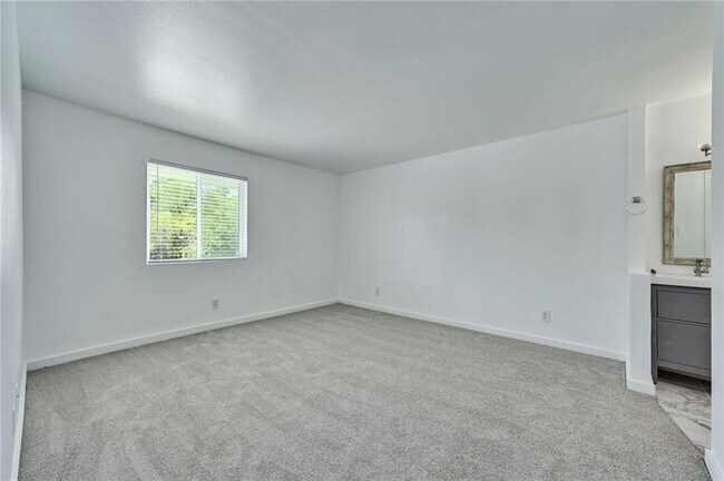 Building Photo - 1502 Bridgeway Dr