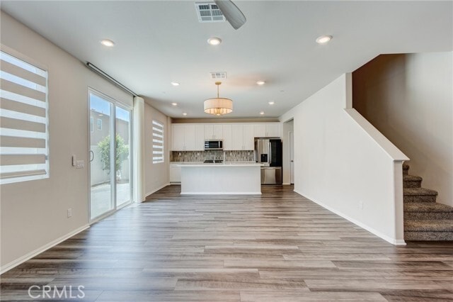 Building Photo - 36469 Shine Dr