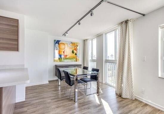 Building Photo - 720 Bayshore Dr