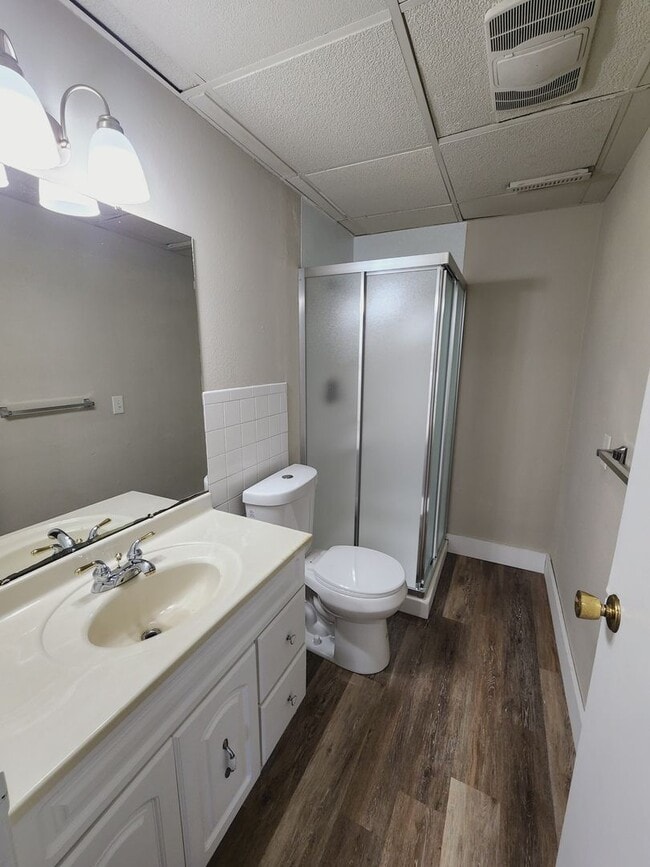 Building Photo - 3 Bedroom 2 Bath Home Available in Knoxville