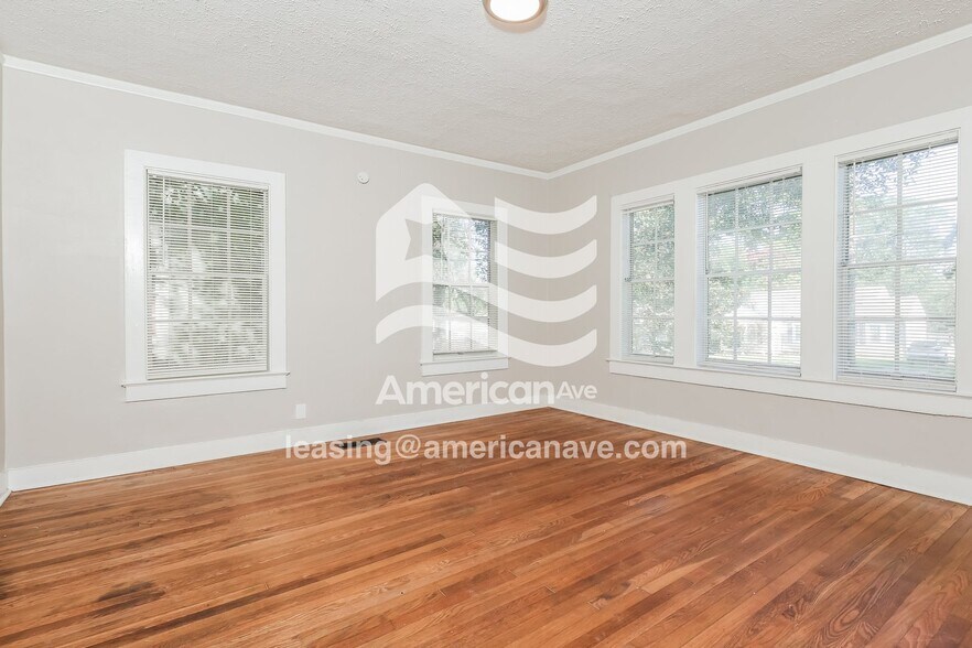 Building Photo - 465 E Ridgeway St