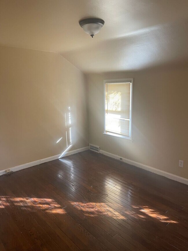 Building Photo - Meyers Duplex in c/o Jerry Butler