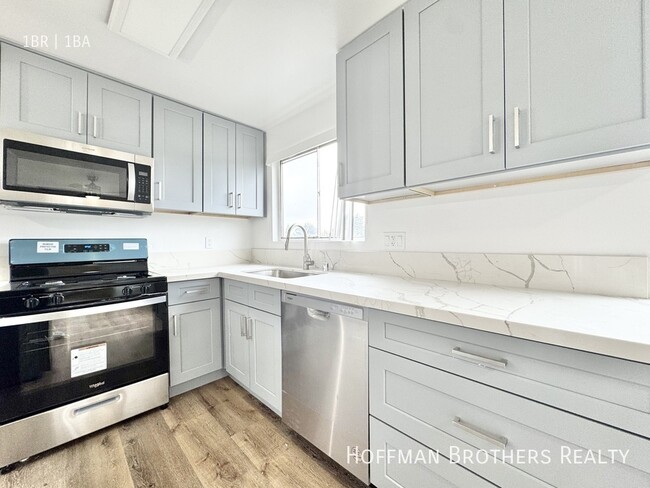 Building Photo - 14917 Hartland St