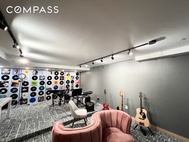 Building Photo - 46-30 Center Blvd