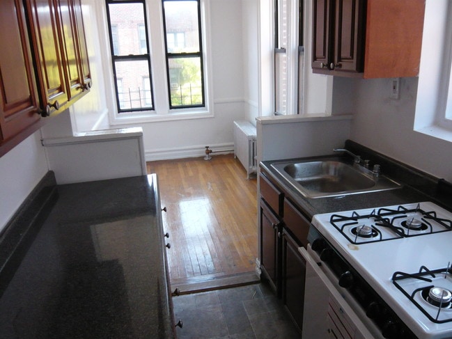 Building Photo - 2184 Barnes Ave