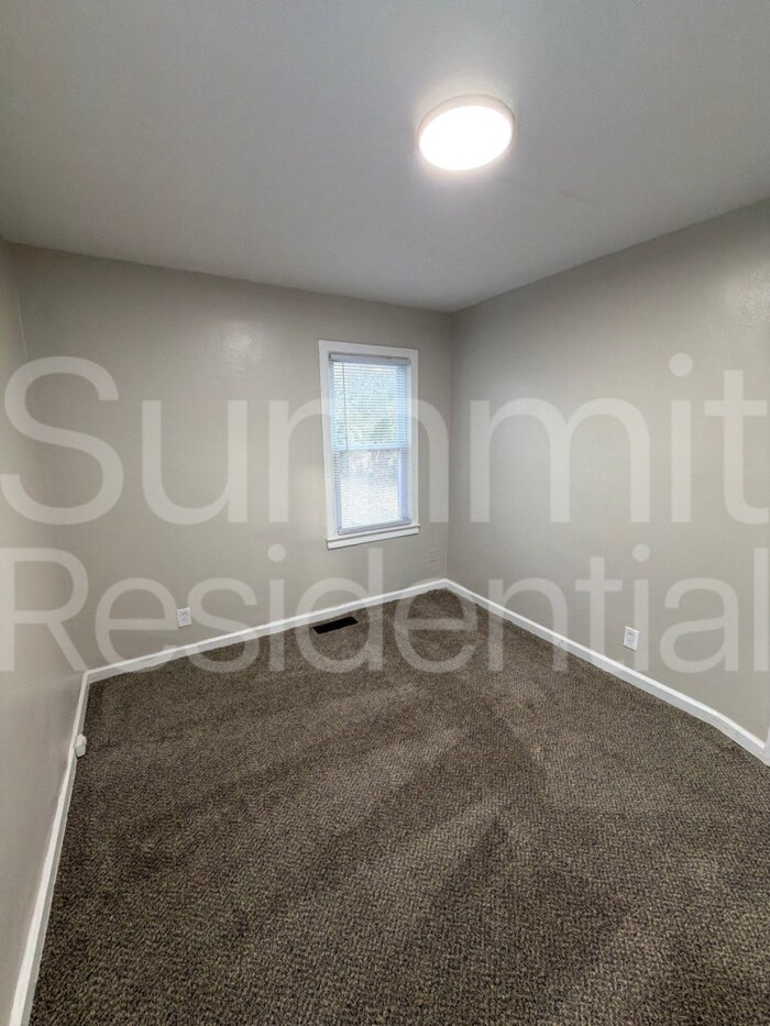 Building Photo - 3005 Linwood Ave