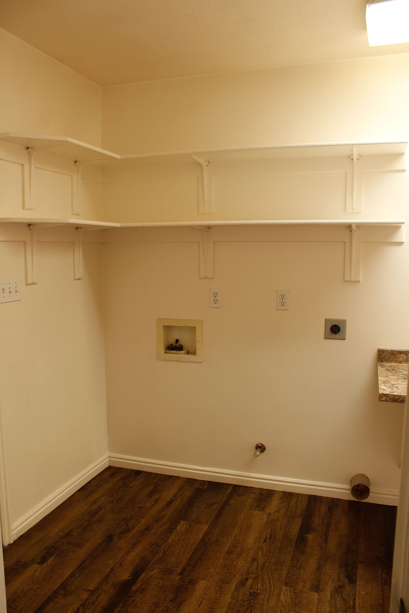 Washer/dryer hookups - 4117 W 475 N