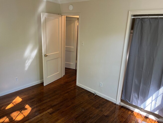 Building Photo - 2322 Briarfield Rd