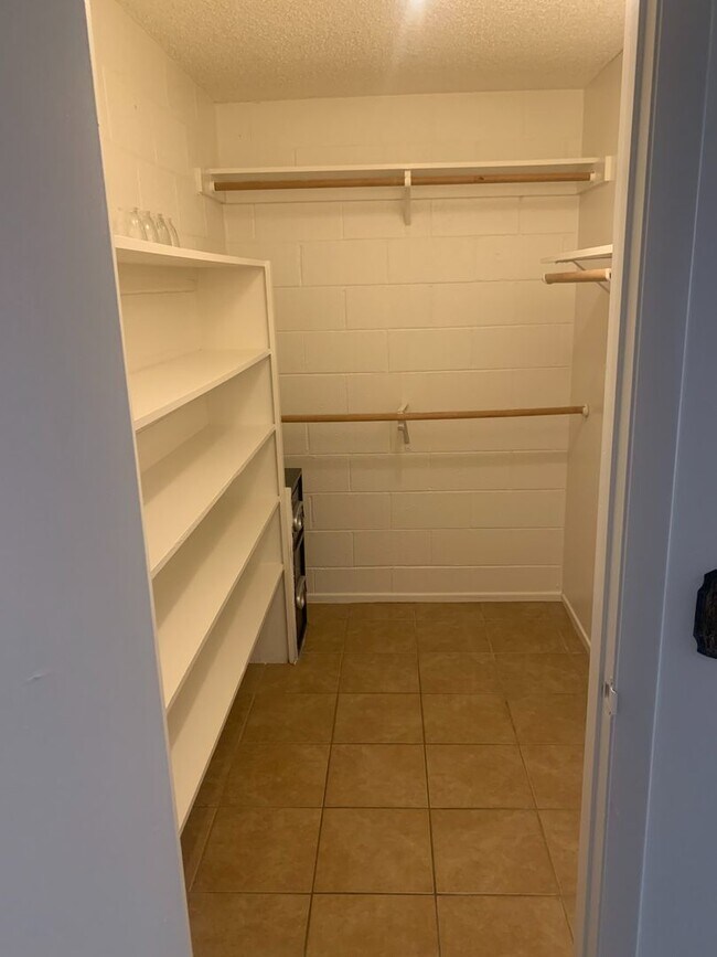 Building Photo - Affordable 1 Bedroom Condo In Central Las Vegas