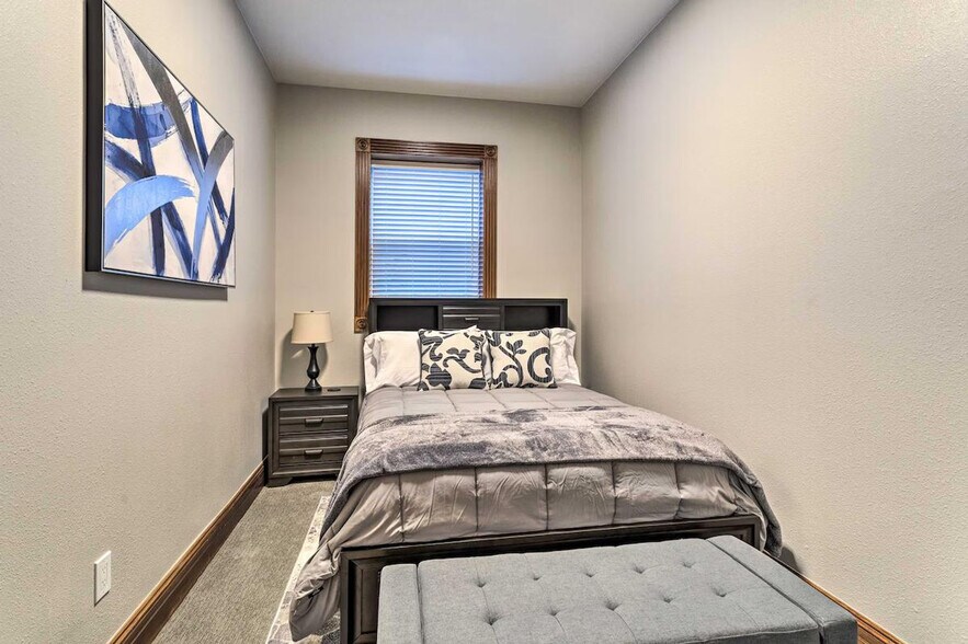 Building Photo - 1533 N Williams St