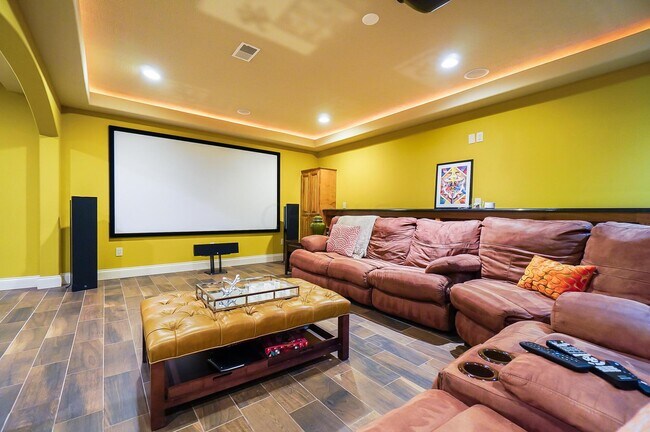 Building Photo - 6655 Traquair Pl