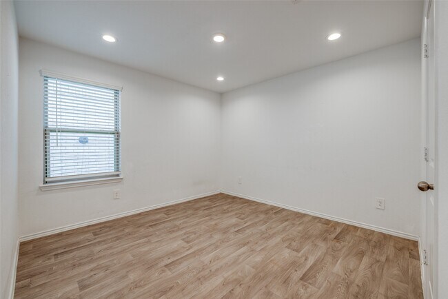 Building Photo - 20818 Marigold Meadows St