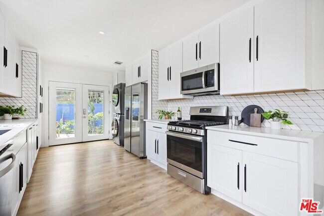 Building Photo - 2815 S Holt Ave