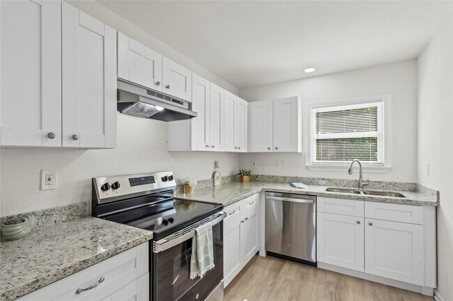Building Photo - 2105 2nd St