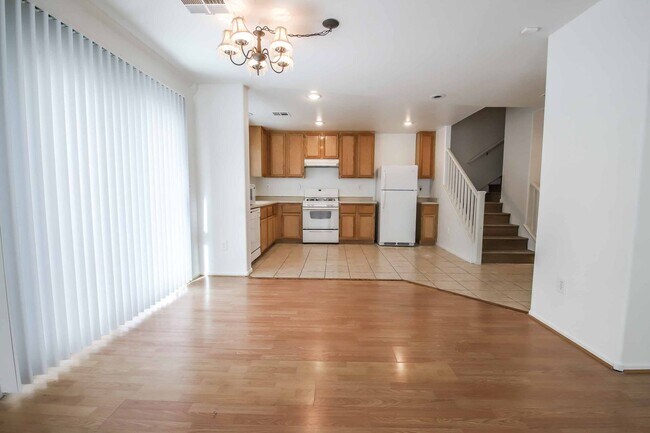 Building Photo - 7204 Platinum Peak Ave