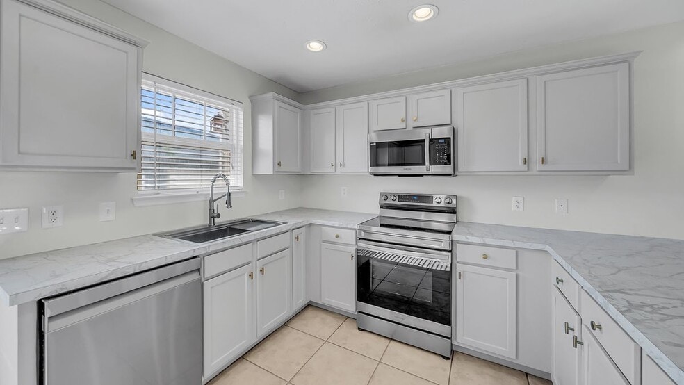 Building Photo - 2108 Sterling Cove Blvd