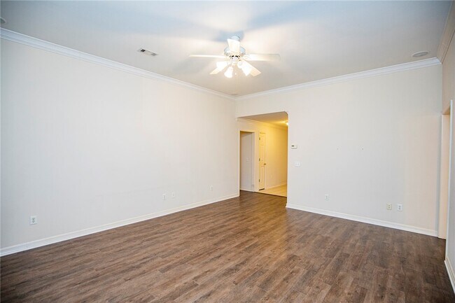 Building Photo - 908 SW Cheyenne Dr