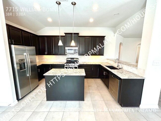 Building Photo - **MOVE-IN SPECIAL** Gorgeous 3 Bedroom Hom...