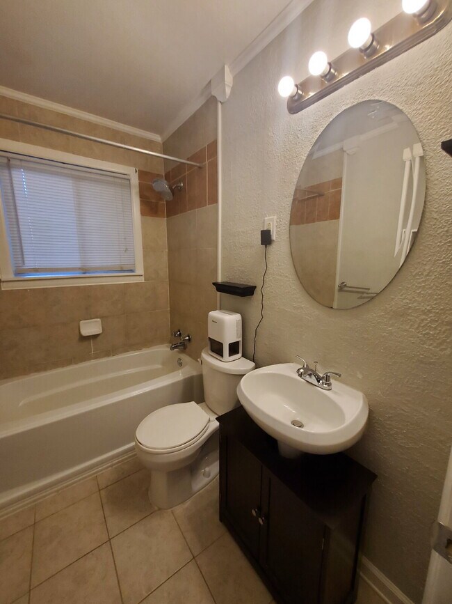 Building Photo - 2248 Norwood Dr NW