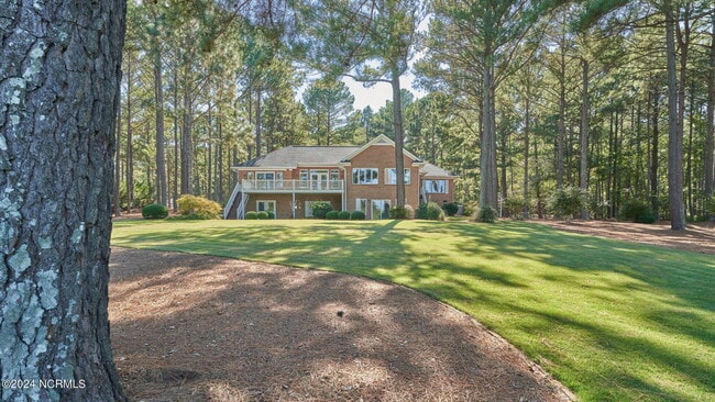 Building Photo - 11 Whisper Lake Dr