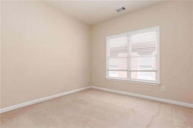 Building Photo - 3206 Windsor Lake Dr NE