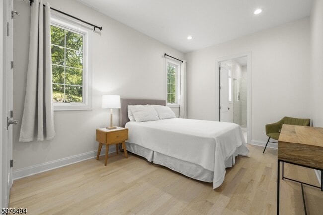 Building Photo - 20 Woodfern Rd