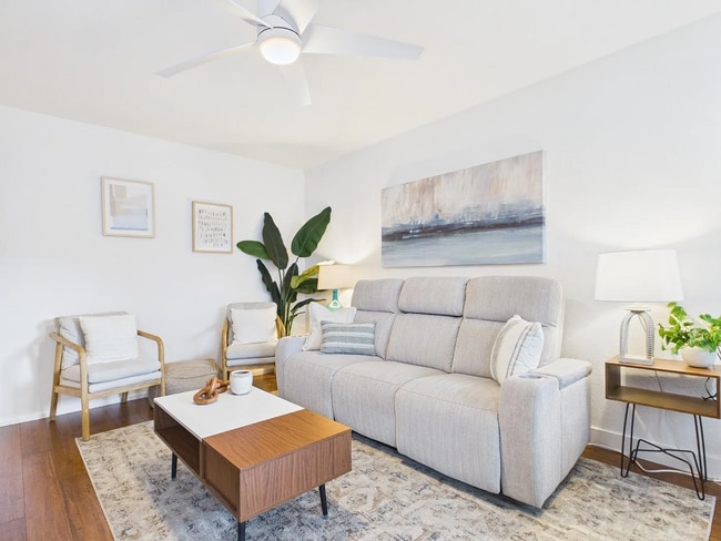 Building Photo - APT 121