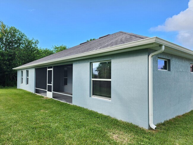 Building Photo - 5834 NW Coosa Dr