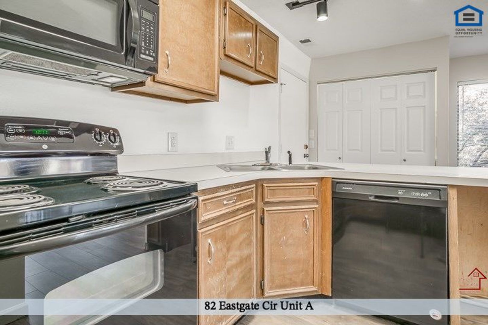 Building Photo - 82 Eastgate Cir