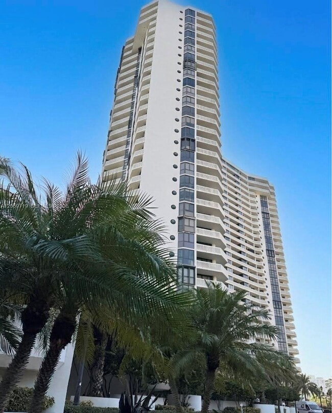 Building Photo - 1000 W Island Blvd