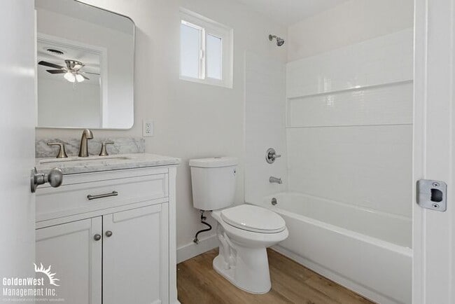 Building Photo - Newly Remodeled 5Bdm 2Ba Home with Huge Patio!