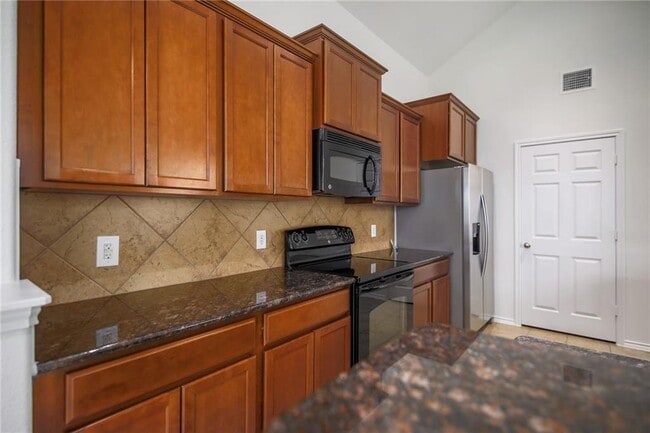 Building Photo - 137 Langtry Ln