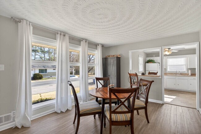 Building Photo - 32 Warren Dr