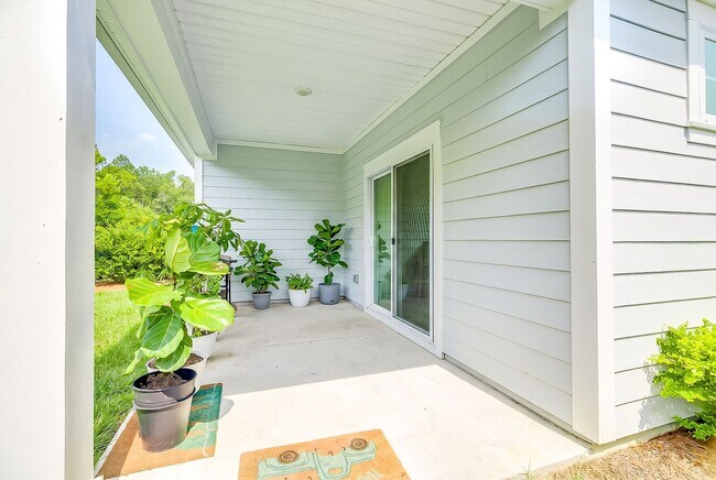 Building Photo - 161 Holloway Hl