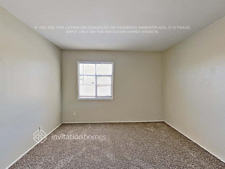 Building Photo - 8647 Tyrone Ave