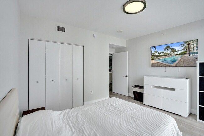 Building Photo - 2821 N Ocean Blvd