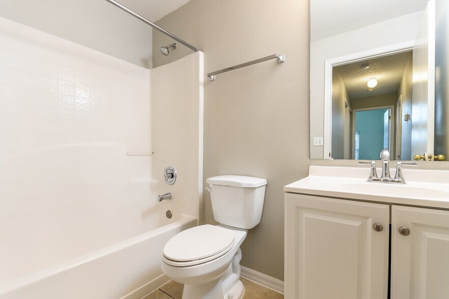 Building Photo - 7651 Harbor Lake Dr