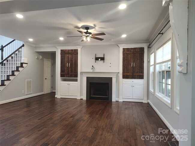 Building Photo - 9009 Hammersley Dr