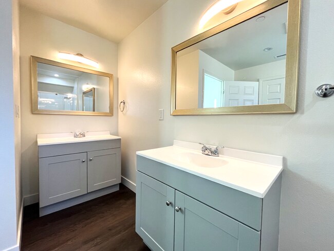 Building Photo - 4 Bed, 4.5 Bath Located in Hawthorne, CA