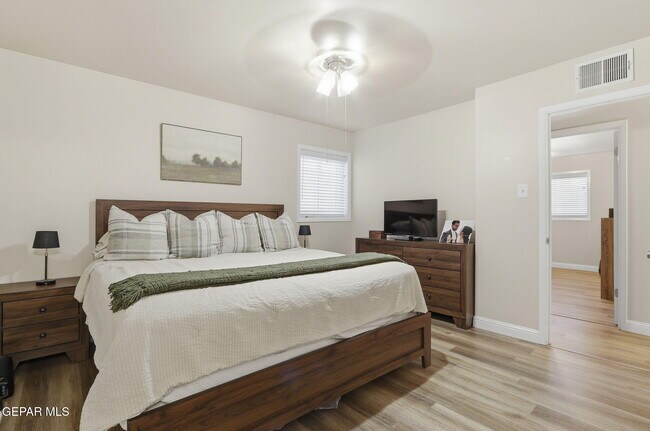 Building Photo - 4873 Mcgregor Dr