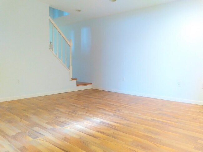 Building Photo - 6830 Yuma Dr