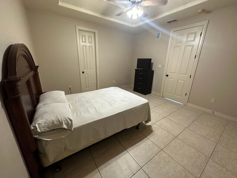 Building Photo - 3901 El Jardin