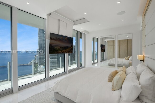 Building Photo - 300 Biscayne Blvd