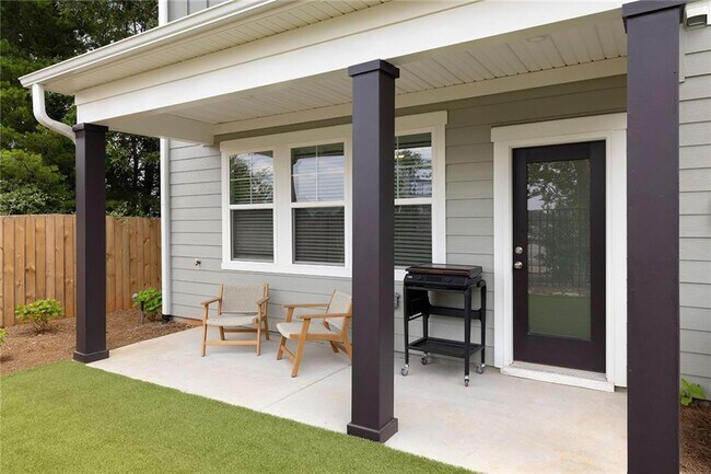 Building Photo - 622 Shallowford Rd