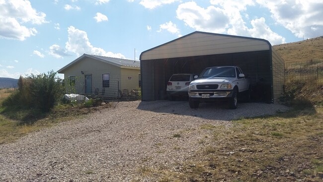 Building Photo - 5 Peters Ln