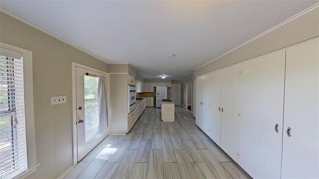 Building Photo - 841 Hillside Dr
