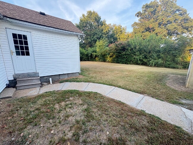 Building Photo - "Charming 1-Bedroom Duplex in Martin, TN -...